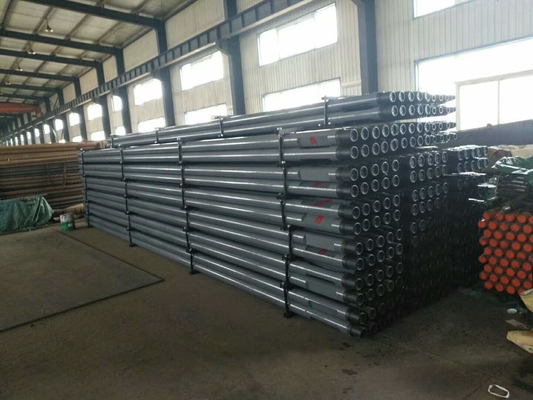Soldadura de fricción de acero del grado del tubo de taladro del pozo de agua del diámetro de los 25FT 114m m alta, negro o azul